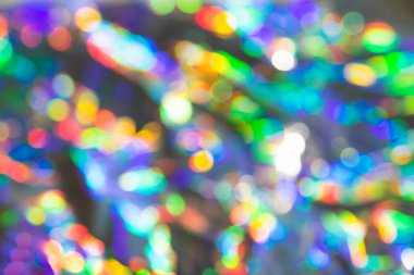 Bokeh gökkuşağı arkaplanı çok narin. Filmin yaratıcı ve karamsar rengi. Bulanık doku.