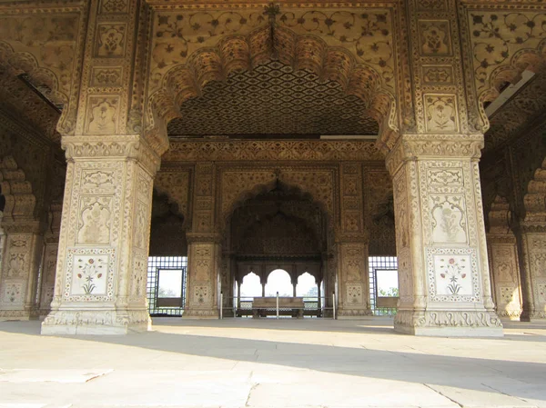 Nova Deli, Índia - dezembro de 2019: Os detalhes das intrincadas esculturas em torno de Rang Mahal Inside Red Fort Em Deli — Fotografia de Stock