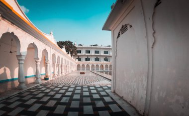 Yeni Delhi, Hindistan - 25 Nisan 2019, Nanak Piao Sahib, Gurudwara, sarovar, su göleti