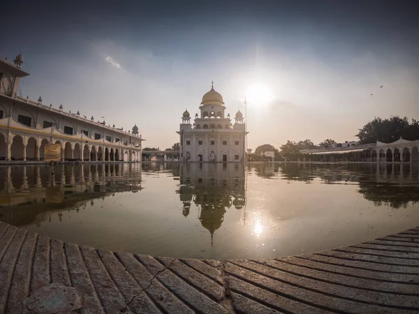 Yeni Delhi Hindistan Nisan 2019 Nanak Piao Sahib Gurudwara Sarovar — Stok fotoğraf