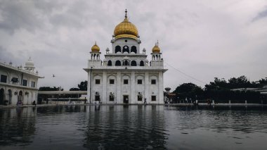 NEW DELHI, INDIA - 12 Kasım 2019, Nanak Piao Sahib, Gurudwara, Sarovar, su birikintisi