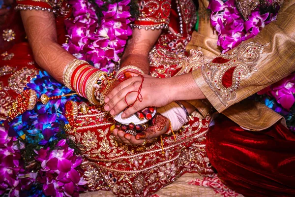 India Boda Pareja Agradable Manos Promesa Novia Novio — Foto de Stock