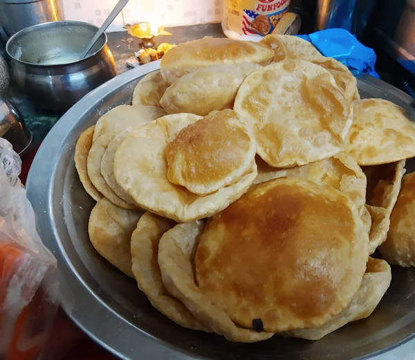 Kızarmış Puri Tavada Hindistan Çok Popüler Sokak Yemekleri Ünlü Hint — Stok fotoğraf