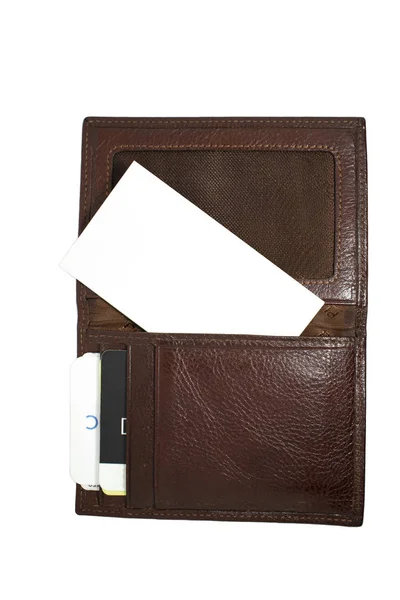 A névjegykártyád, a hitelkártyád egy barna pénztárcán. Izolált barna pénztárca. — Stock Fotó