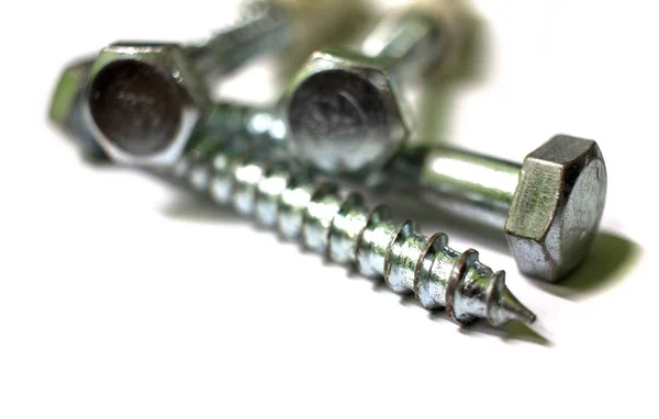 Set of screws close up. Macro photo of screws on a white background. Macro photo screws, screw background, steel screw, selective focus. — Stock Photo, Image