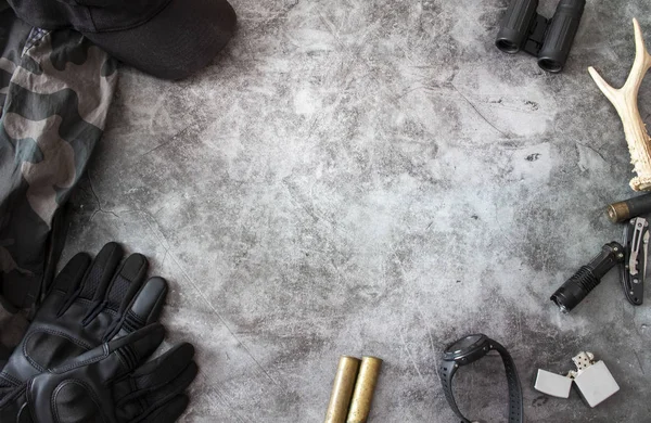 Karanlık bir geçmişi olan av aksesuarları, taktik ekipmanlar. Avlanma taktiksel geçmişi. Avlanma kavramı.