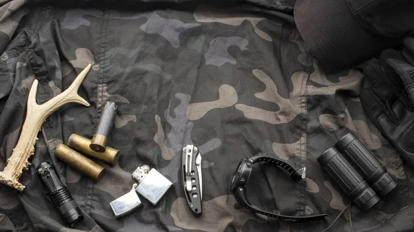 Kamuflaj geçmişinde av aksesuarları, taktik ekipmanlar. Avlanma geçmişi. Avlanma kavramı.