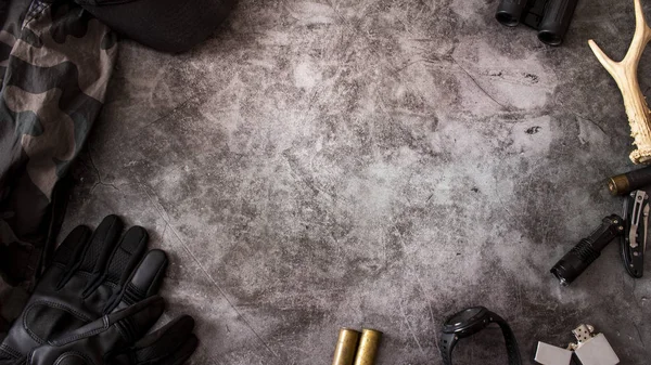 Karanlık bir geçmişi olan av aksesuarları, taktik ekipmanlar. Avlanma taktiksel geçmişi. Avlanma kavramı.