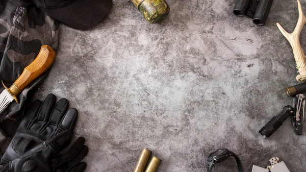 Karanlık bir geçmişi olan av aksesuarları, taktik ekipmanlar. Avlanma taktiksel geçmişi. Avlanma kavramı.