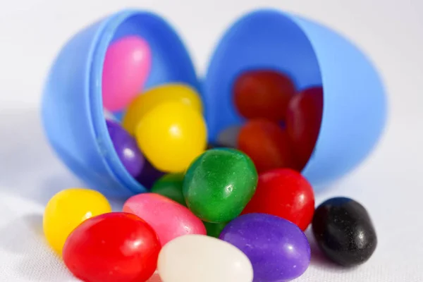 Colorful Jelly Beans Spill Out Plastic Easter Egg — Stock Photo, Image