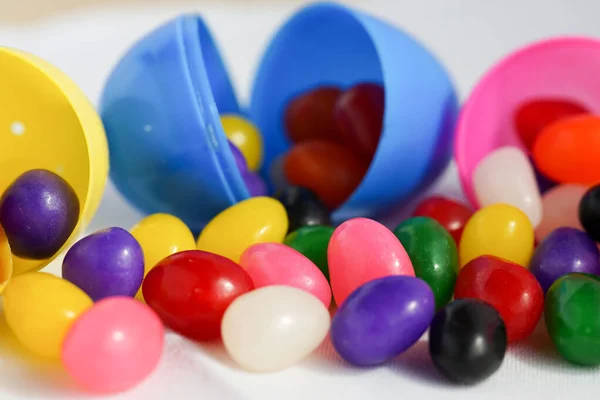 Jelly Beans Spill Out Plastic Easter Egg — Stock Photo, Image