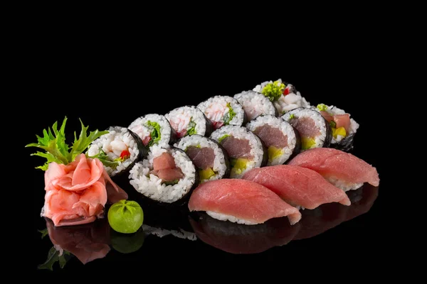 Sushi Sobre Fondo Negro — Foto de Stock