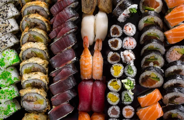 Sushi Czarnym Tle — Zdjęcie stockowe