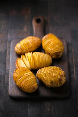 Fırında pişmiş taze organik patates.