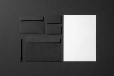 Siyah kurumsal kimlik, grafik desime göre tamamlanacak.