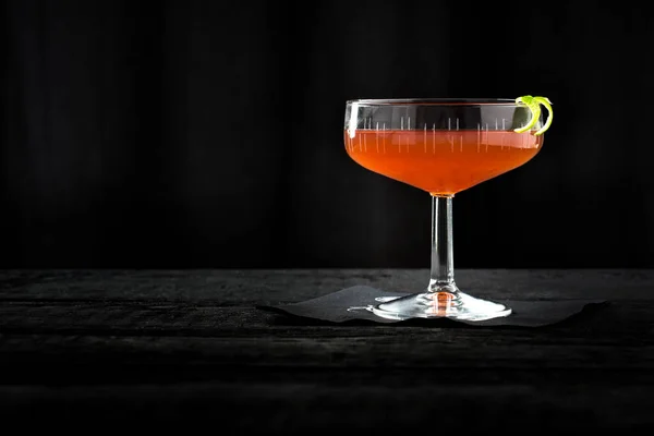 Estilo Vintage Cocktail Fundo Preto — Fotografia de Stock