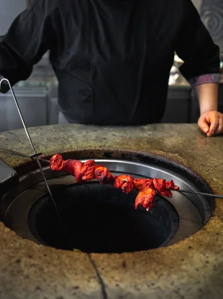 Hagyományos Indiai Tandoori Shashlik Egy Forró Tűzhely Felett Jogdíjmentes Stock Képek