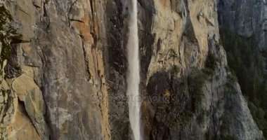 Katedral kayalar. 4 k. Kasım 2017. Dron. Şelale. Güneş doğuyor. Günbatımı.