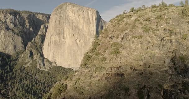El Capitán. Parque Nacional Sequoia. Amanecer. Puesta de sol. Dron aéreo 4K. Nov 2017 — Vídeo de stock