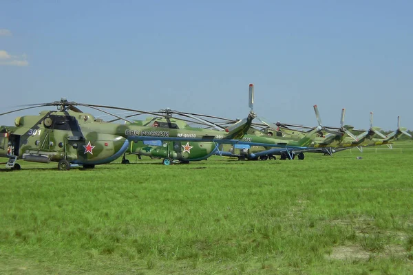 Syzran Rusia Septiembre 2014 Muchas Colas Helicópteros Transporte Militar Rusos —  Fotos de Stock