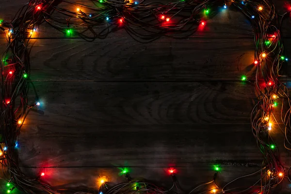 Χριστούγεννα Ξύλινο Διοικητικό Συμβούλιο Μαύρο Φόντο Γιρλάντα Κορυφή Άποψη Copyspace — Φωτογραφία Αρχείου