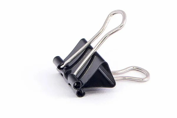 Clip de color negro con patas brillantes de metal duradero — Foto de Stock