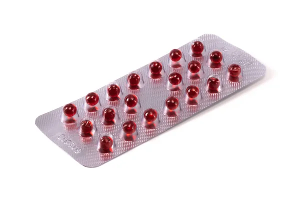 Comprimidos Bolas Vermelhas Uma Bolha Isolada — Fotografia de Stock