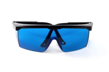 Mavi gözlükler lazer radyasyonundan korunuyor.