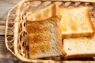 Bir rustik ahşap arka plan üzerinde tost