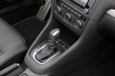 Yolcu vagonunda otomatik seçici kolu