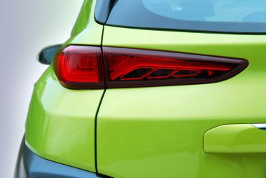 Lüks bir cipin stop lambaları.