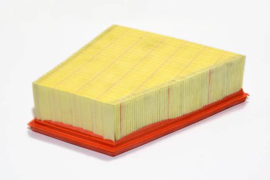 Araba hava filtresi beyaz arkaplanda izole edildi