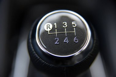 Elle şanzıman kolunun başı.