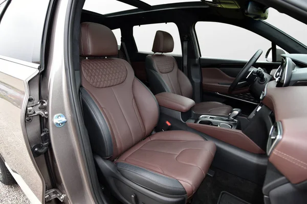 Front Seats Upholstered Red Leather Large Modern Suv — Stock Photo, Image