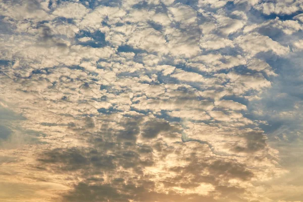 Matahari Terbit Langit Dengan Warna Oranye Kuning Dan Biru Bengkak — Stok Foto