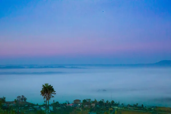 Mattina Nebbia Galleggiante Khao Kho Thailandia Sopra Villaggio Nel Mezzo — Foto Stock