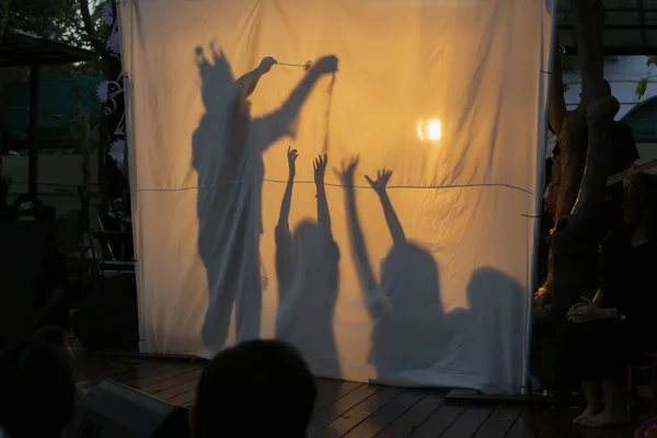 Shadow Play Cuentacuentos Niños Por Noche Fiestas Divertidas Campamentos Para Imagen de stock