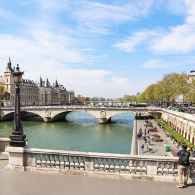 Paris / Fransa - Nisan 06 2019: Paris ve Saint-Mic şehri