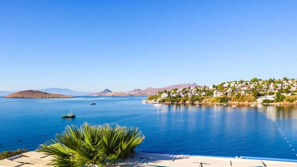 爱琴海海岸与奇妙的蓝色水, 丰富的自然, 岛屿, 莫 — 图库照片