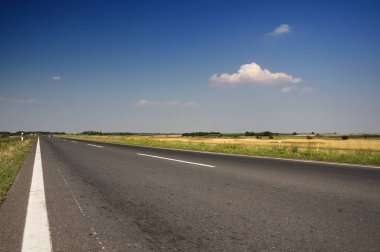 Uzun asfalt yol