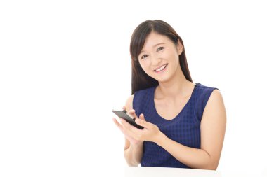 bir akıllı telefon olan kadın