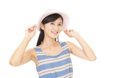 Gülümseyen genç kadın