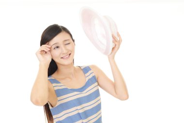 Gülümseyen genç kadın