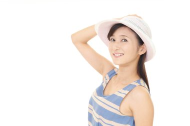 Gülümseyen genç kadın