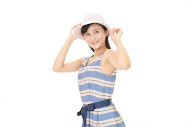 Gülümseyen genç kadın