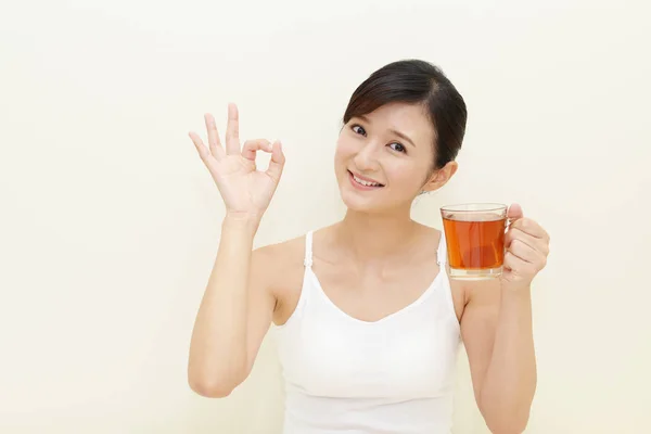 Woman drinking tea — Stock Photo, Image