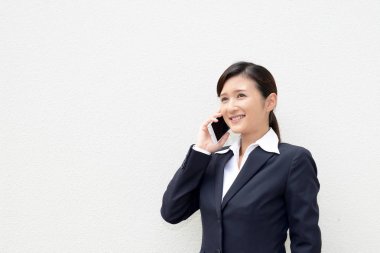 iş kadını ile akıllı telefon