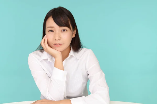 Smiling young woman — Stock Photo, Image