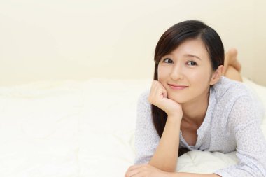 Rahat, güzel genç bayan..