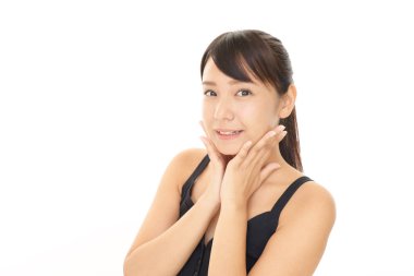 Gülümseyen genç kadın